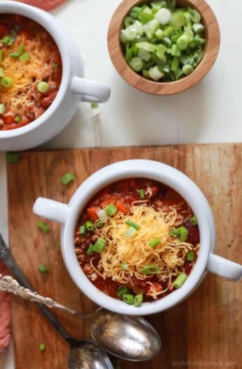 The BEST Crock Pot Chili you'll ever make and under 300 calories a serving! Plus it has a surprise spice you would've never thought to add. This Chili Recipe will blow your mom's out of the water ... sorry mom! |joyfulhealthyeats.com Easy Healthy Recipes
