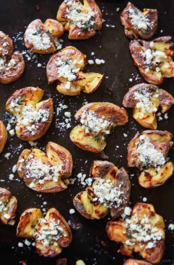 Garlic Herb Smashed Potatoes - these potatoes are crispy on the outside while soft on the inside and then filled with fresh garlic herb flavor! A must this holiday season! | joyfulhealthyeats.com