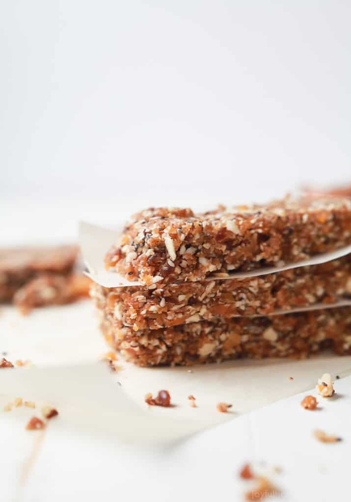 No Bake Apricot Almond Energy Bars - a great quick, easy and healthy snack option for a mid-day boost or post-workout snack. Takes 5 minutes to make! | joyfulhealthyeats.com #glutenfree #ad