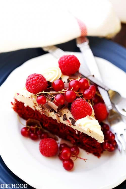 A roundup of 17 easy tasty recipes to help create a romantic Valentine's Day Date - everything from fun cocktails, decadent desserts, and savory main dishes! | joyfulhealthyeats.com 
