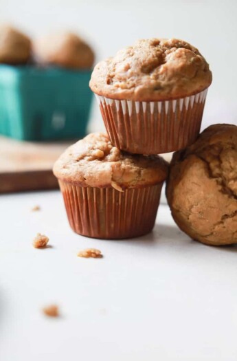 Spiced Chai Banana Muffins with a secret ingredient for an extra nutritional boost. These muffins are butter free, refined sugar free, crazy moist, and absolutely delicious. You and your kids will fall in love! | joyfulhealthyeats.com Easy Healthy Recipes