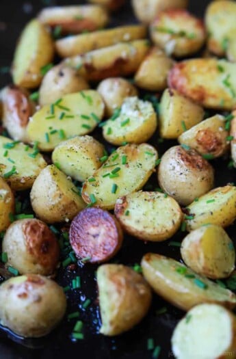 Easy Garlic Ranch Potatoes, a simple flavorful side dish that will become a staple recipe in your house! You're only 5 ingredients and 25 minutes away from potato heaven! | joyfulhealthyeats.com #glutenfree