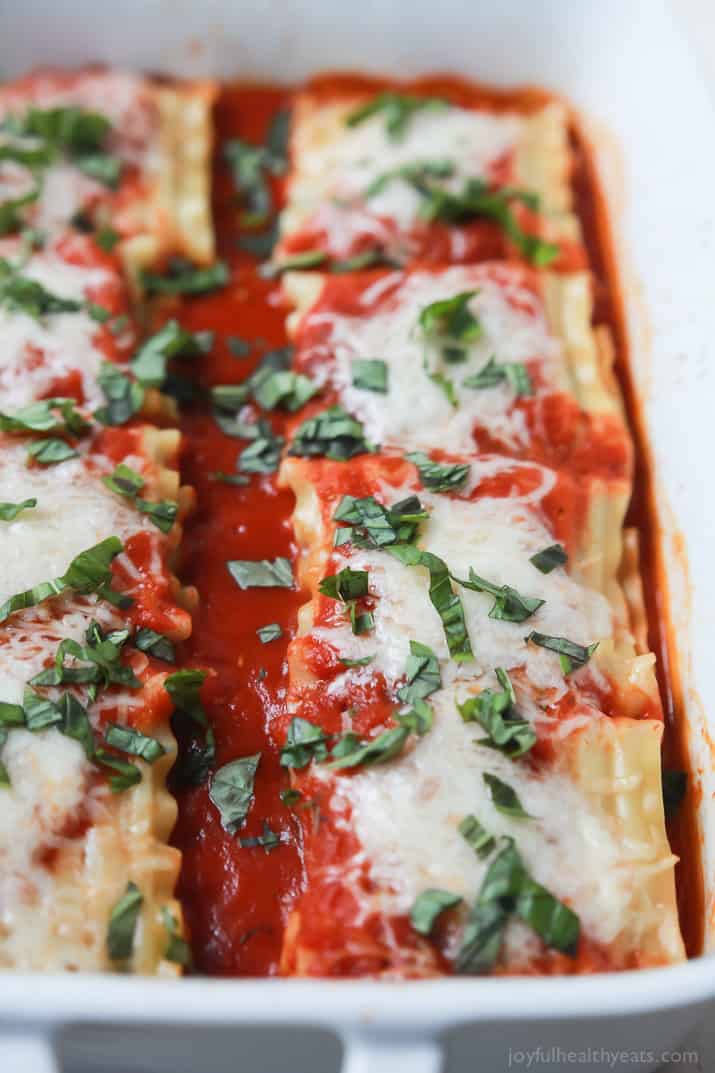 An easy vegetarian meal your family will love! Spinach Lasagna Rolls filled with delicious nutrient packed filling, topped with marinara sauce and light amounts of cheese for only 159 calories a serving! | joyfulhealthyeats.com #vegetarian