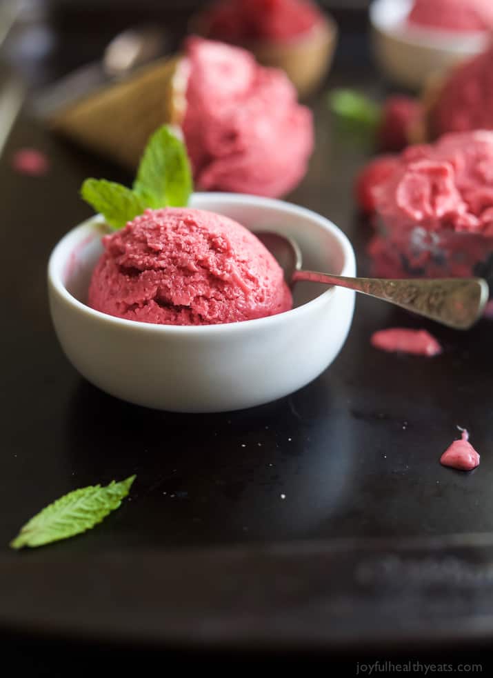 5 Minute Lemon Raspberry Frozen Yogurt using only 4 ingredients - it's healthy, sweet, delicious and so easy to make! | gluten free recipes 