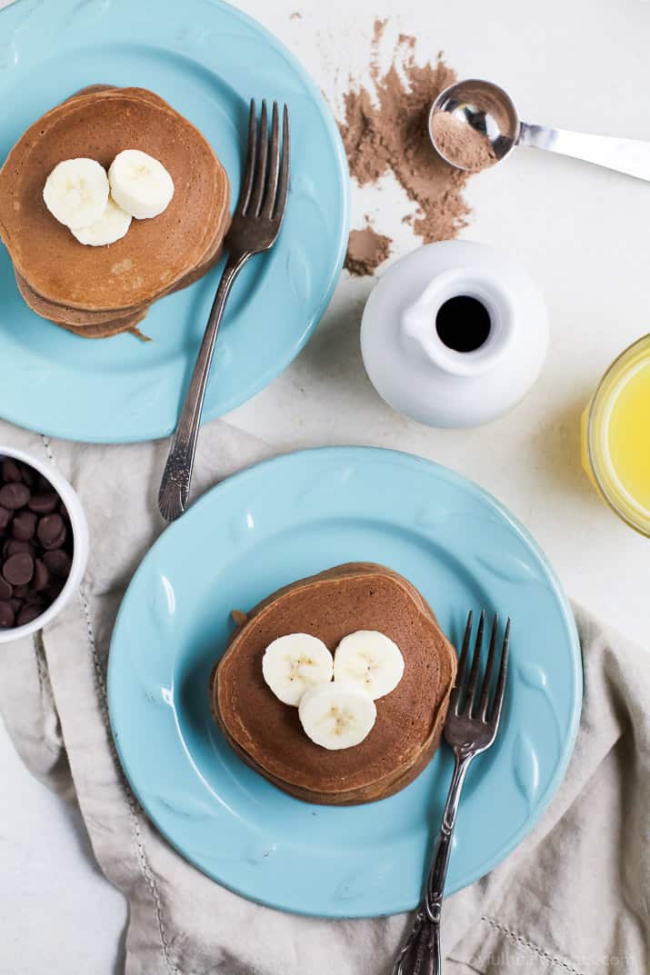 Maximize your breakfast with these Protein Chocolate Pancakes that have a whooping 19 grams of protein per serving. These pancakes are the perfect way to start off the day! | joyfulhealthyeats.com #healthy #ad #breakfast @burtsbees