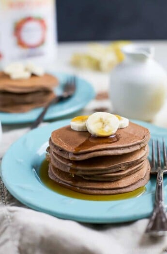 Maximize your breakfast with these Protein Chocolate Pancakes that have a whooping 19 grams of protein per serving. These pancakes are the perfect way to start off the day! | joyfulhealthyeats.com #healthy #ad #breakfast @burtsbees