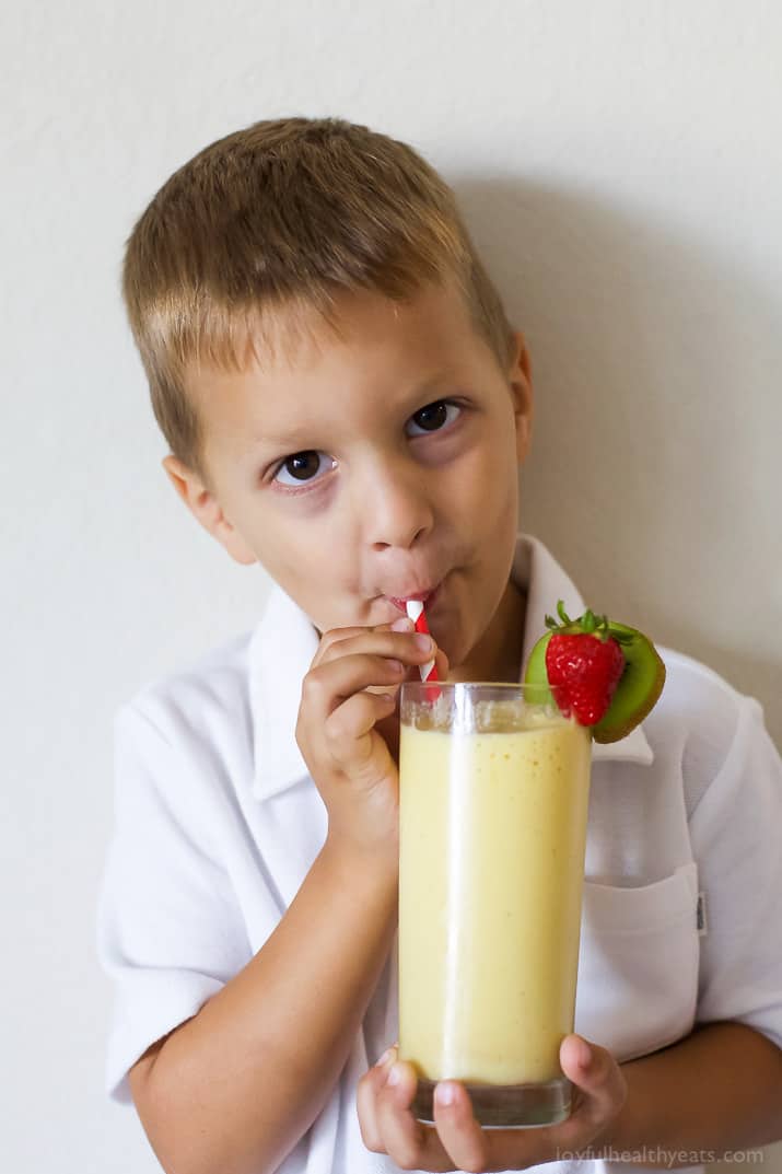 This refreshing Tropical Mango Smoothie is the perfect way to start your day. Fresh flavors that will take you straight to the beach and with 21 grams of protein! | joyfulhealthyeats.com | #drinkitallin #ad 