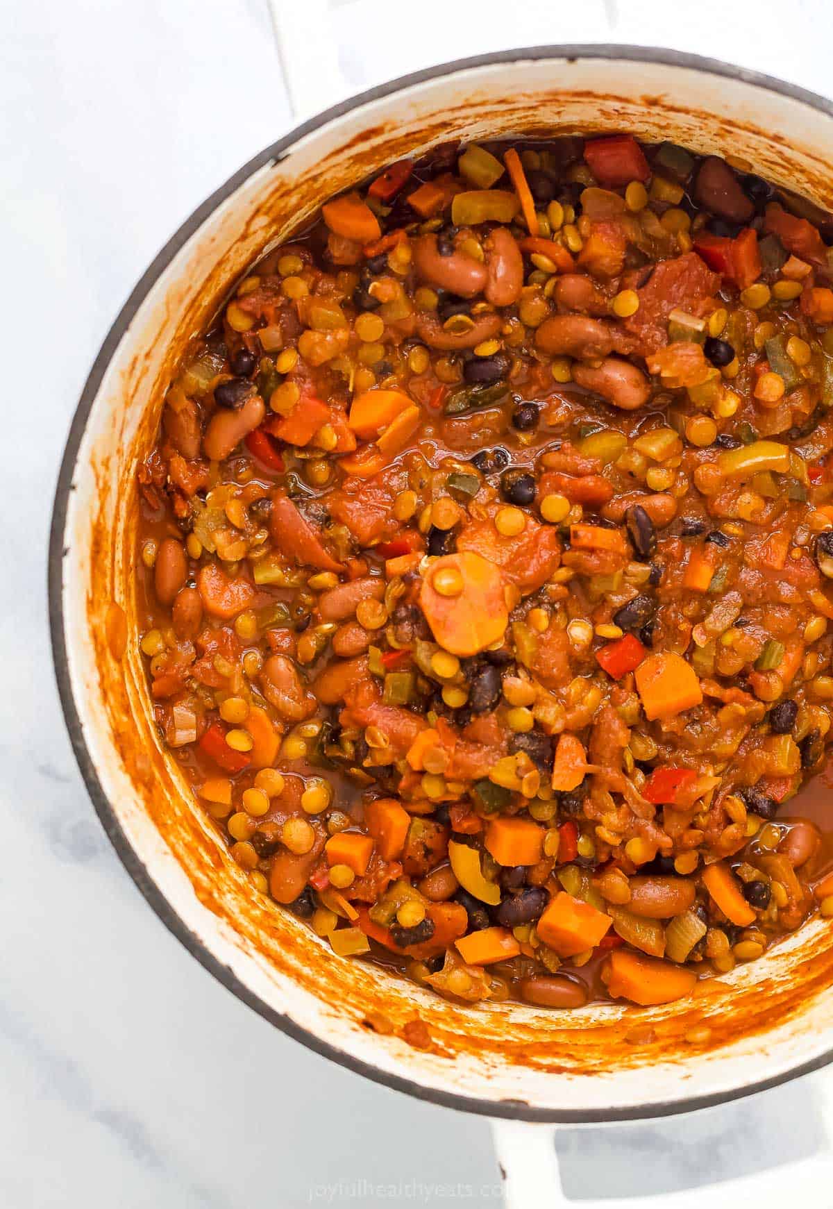 Vegetarian lentil chili in a dutch oven.