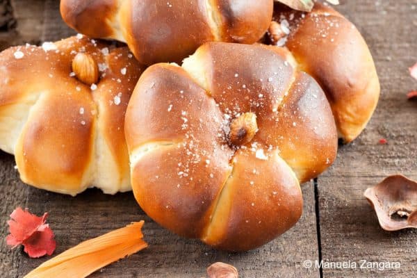 Look no further with the ULTIMATE Holiday Guide for Thanksgiving! This Turkey Day roundup has 45+ Thanksgiving recipes to ensure that you have the BEST and most flavorful feast around! | joyfulhealthyeats.com