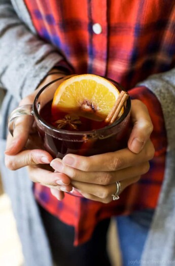Holiday Spiced Mulled Wine, an easy party cocktail that will please a crowd. This Mulled Wine is perfect for any Holiday Party and sure to warm you up from head to toe! | joyfulhealthyeats.com