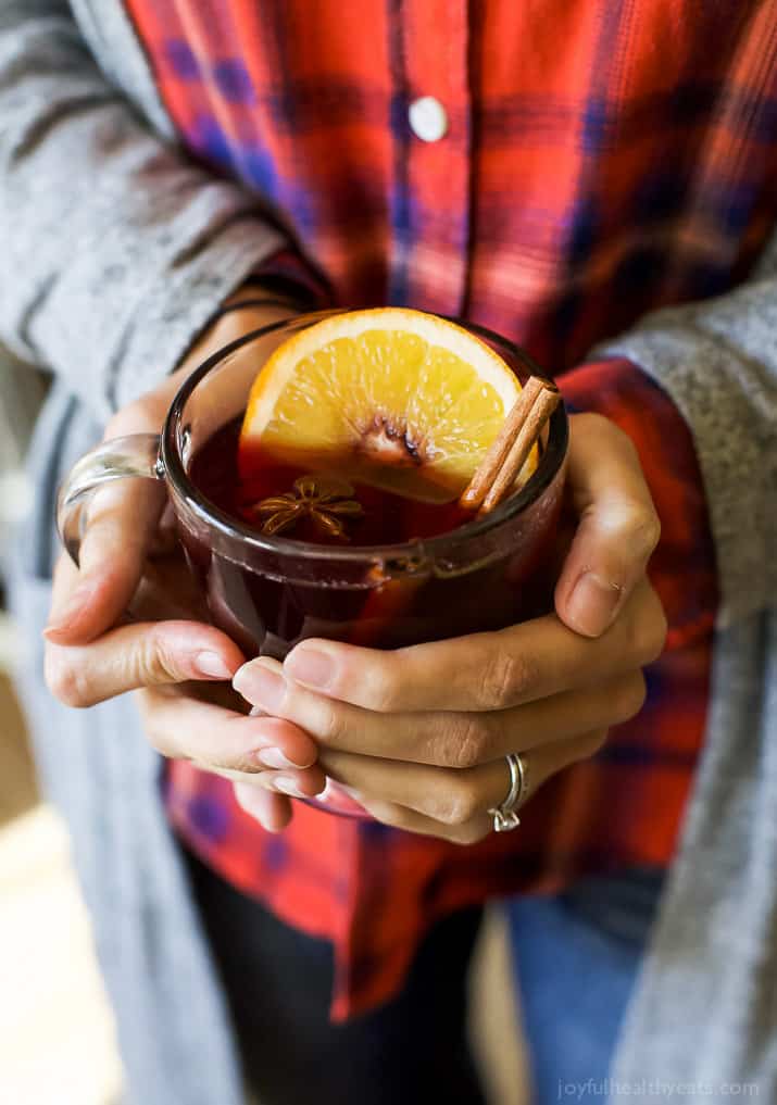 Holiday Spiced Mulled Wine, an easy party cocktail that will please a crowd. This Mulled Wine is perfect for any Holiday Party and sure to warm you up from head to toe! | joyfulhealthyeats.com