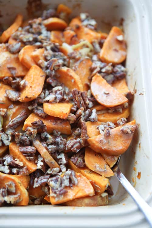 Look no further with the ULTIMATE Holiday Guide for Thanksgiving! This Turkey Day roundup has 45+ Thanksgiving recipes to ensure that you have the BEST and most flavorful feast around! | joyfulhealthyeats.com