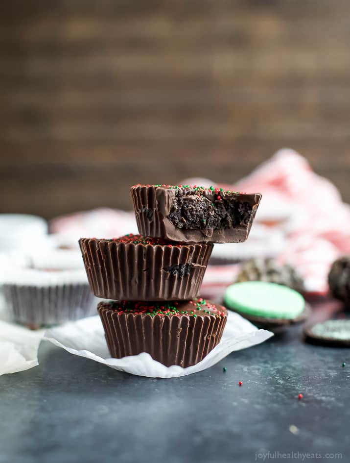 THIN MINT OREO BITES, an easy 3 ingredient Christmas treat that will be a crowd favorite this Holiday Season! | joyfulhealthyeats.com