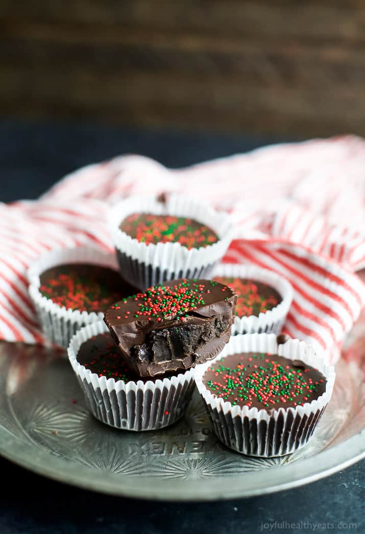 THIN MINT OREO BITES, an easy 3 ingredient Christmas treat that will be a crowd favorite this Holiday Season! | joyfulhealthyeats.com