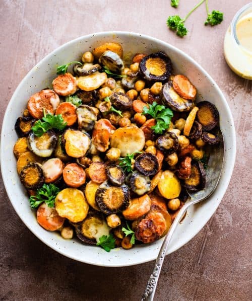 Look no further with the ULTIMATE Holiday Guide for Thanksgiving! This Turkey Day roundup has 45+ Thanksgiving recipes to ensure that you have the BEST and most flavorful feast around! | joyfulhealthyeats.com