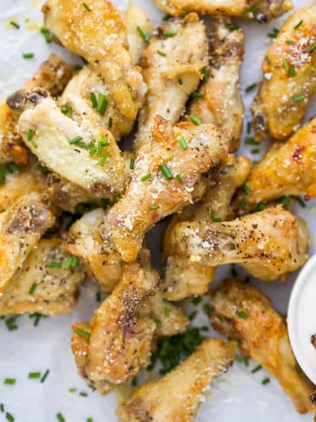 crispy garlic parmesan baked chicken wings 