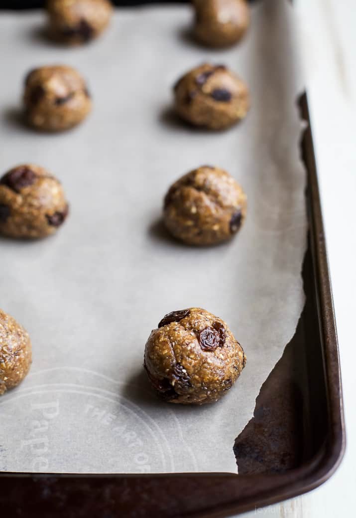 15 Minute No Bake Oatmeal Cookie Energy Bites, an easy healthy snack or on-the-go breakfast option! Filled with hearty oats, maple syrup, and sweet raisins, these energy bites taste just like an Oatmeal Cookie! | joyfulhealthyeats.com