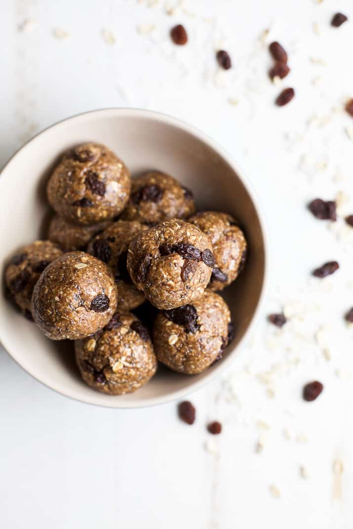 15 Minute No Bake Oatmeal Cookie Energy Bites, an easy healthy snack or on-the-go breakfast option! Filled with hearty oats, maple syrup, and sweet raisins, these energy bites taste just like an Oatmeal Cookie! | joyfulhealthyeats.com