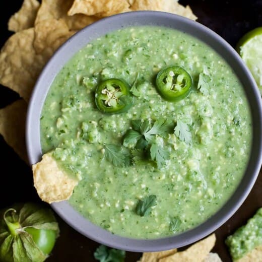 AVOCADO SALSA VERDE, an easy to make recipe with less than 10 ingredients! This salsa is perfect for an appetizer, snack or a sauce drizzle on top of some chicken or fish! | joyfulhealthyeats.com | gluten free recipes | paleo recipes