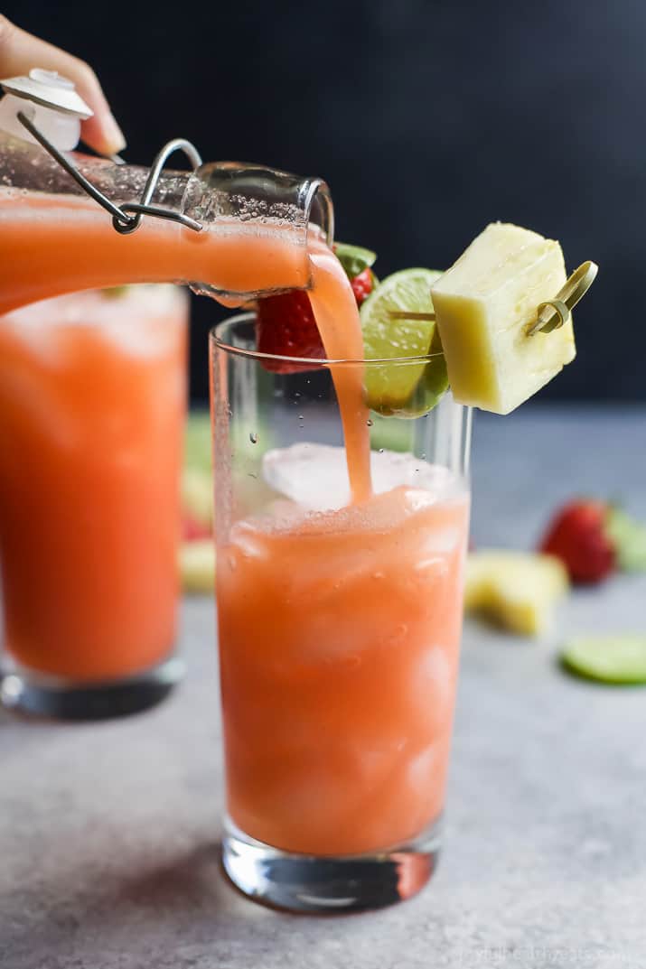 PINEAPPLE STRAWBERRY AGUA FRESCA - a light refreshing drink to keep you cool all summer long! This Agua Fresca takes less than 10 minutes to make and is sweetened with agave nectar. | joyfulhealthyeats.com