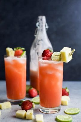 PINEAPPLE STRAWBERRY AGUA FRESCA - a light refreshing drink to keep you cool all summer long! This Agua Fresca takes less than 10 minutes to make and is sweetened with agave nectar. | joyfulhealthyeats.com
