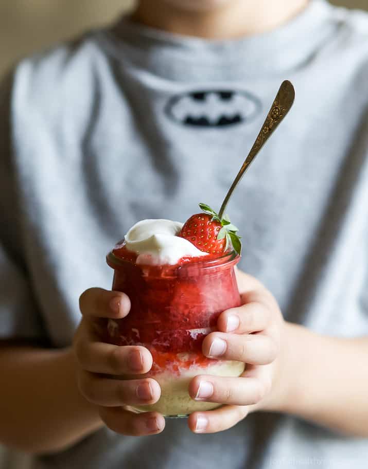 SKINNY CHEESECAKE for two made with greek yogurt and topped with fresh strawberries slightly sweetened with honey. The perfect healthy sweet dessert for those late night cravings! | joyfulhealthyeats.com