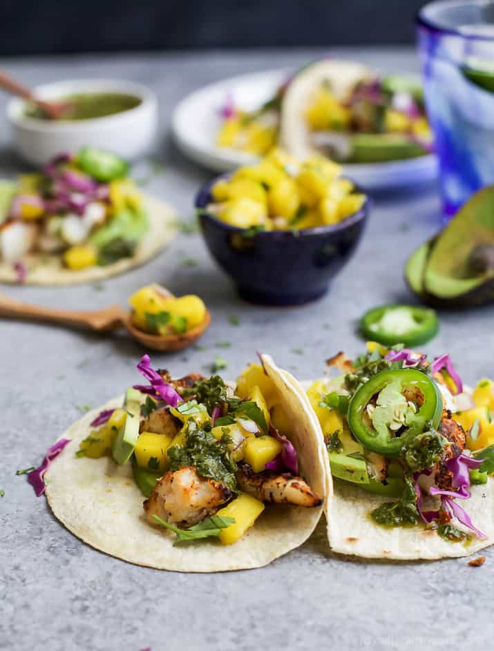 TACOS DE POISSON GRILLÉ avec SALSA de MANGUE fraîche, Avocat et Chimichurri
