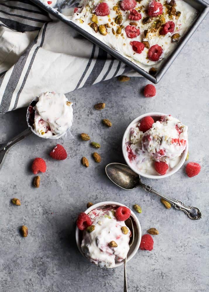 Healthy 5 Minute Pistachio Raspberry Frozen Yogurt - it's healthy, sweet, delicious, and so easy to make. The perfect way to satisfy that sweet tooth! | gluten free recipes