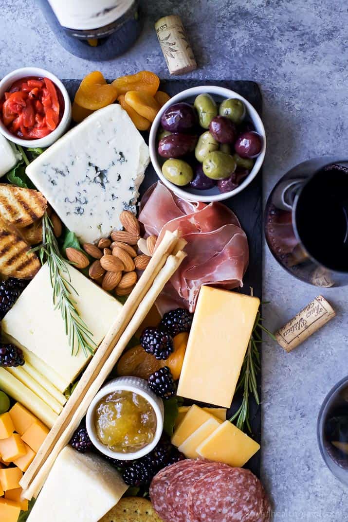 How to Make the Ultimate Cheese Board and which wines to pair it with! This appetizer recipe is easy to make and definitely a show stopper! | #ad #UndeniablyDairy