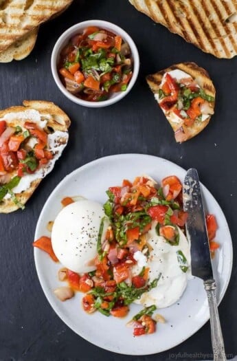 Roasted Red Pepper Bruschetta with Burrata - an easy summer appetizer that's light and fresh! Guaranteed to wow the crowd! I mean, who doesn't like creamy burrata! | grilling recipes