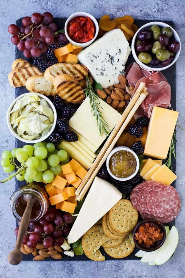 How to Make the Ultimate Cheese Board and which wines to pair it with! This appetizer recipe is easy to make and definitely a show stopper! | #ad #UndeniablyDairy