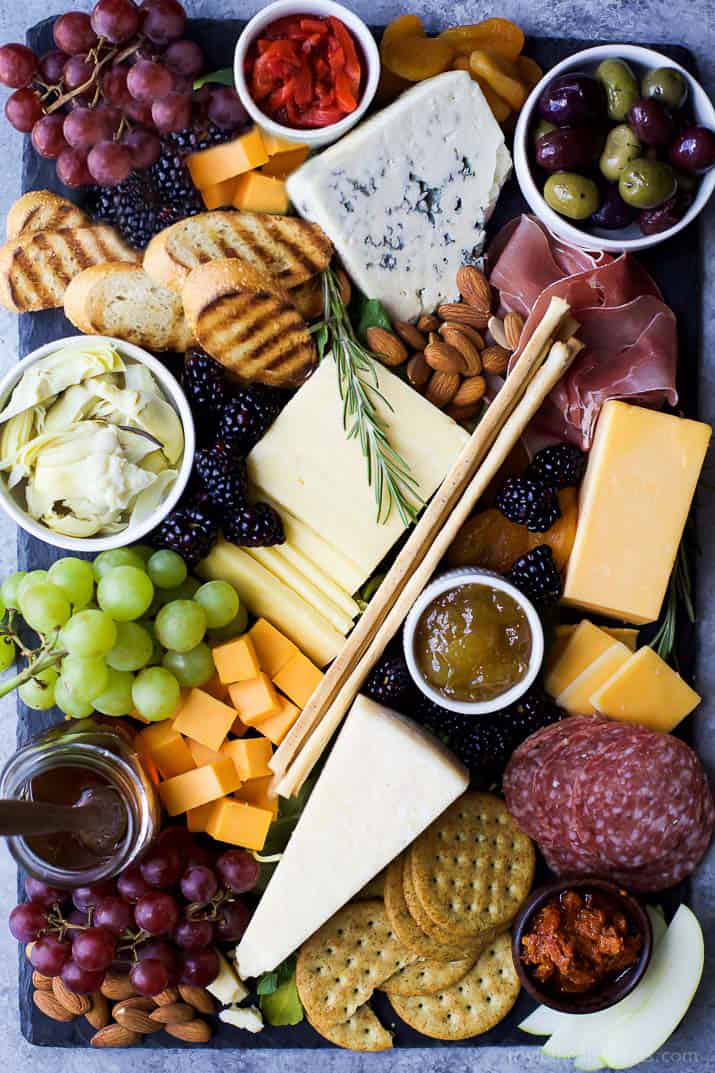 How to Make the Ultimate Cheese Board and which wines to pair it with! This appetizer recipe is easy to make and definitely a show stopper! | #ad #UndeniablyDairy
