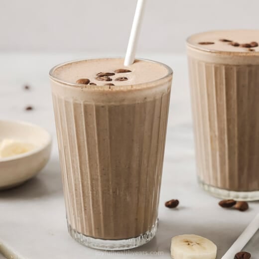 Landscape photo of mocha coffee smoothie.