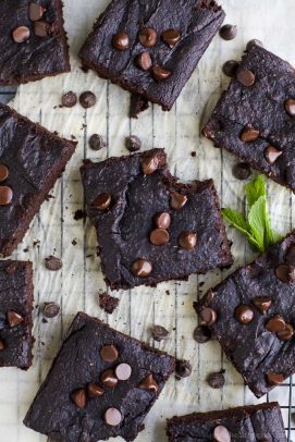 fudgy flourless pumpkin brownies