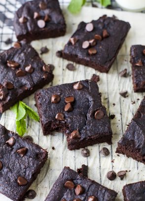 Fudgy Flourless Pumpkin Brownies made with maple syrup, pumpkin puree, almond butter, and cocoa powder! These brownies are so fudgy you'll be shocked! It's the perfect guilt free dessert recipe this holiday season! | gluten free recipes