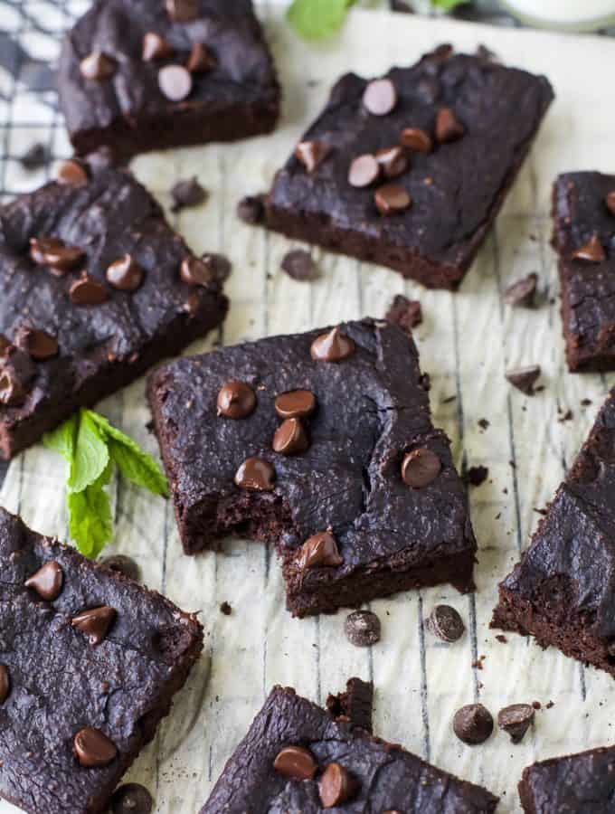 Fudgy Flourless Pumpkin Brownies made with maple syrup, pumpkin puree, almond butter, and cocoa powder! These brownies are so fudgy you'll be shocked! It's the perfect guilt free dessert recipe this holiday season! | gluten free recipes