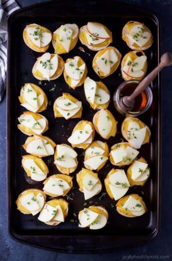 Smoked Gouda & Apple Crostini drizzled with Honey - an easy holiday appetizer with only 5 ingredients! This crostini hits all the high notes - sweet, salty, savory and crunchy! (and freakin delicious)