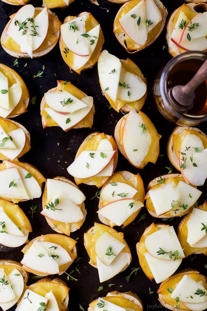 Smoked Gouda & Apple Crostini drizzled with Honey - an easy holiday appetizer with only 5 ingredients! This crostini hits all the high notes - sweet, salty, savory and crunchy! (and freakin delicious)