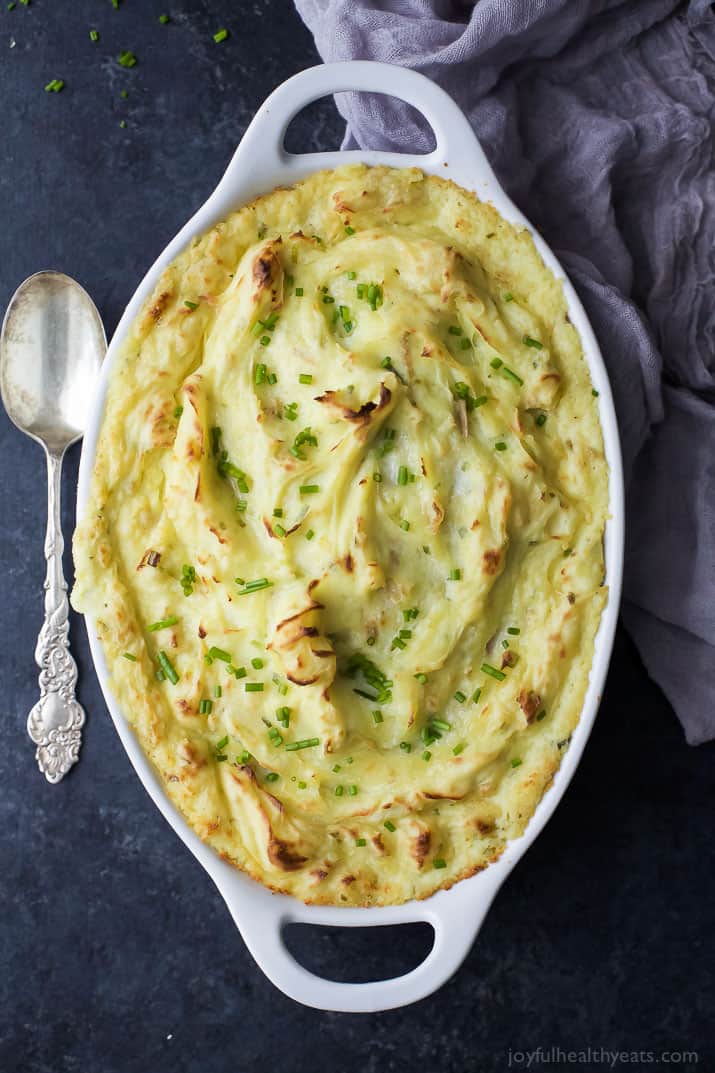 Sour Cream & Chive Mashed Potatoes - creamy, thick and filled with garlic and chive flavor! The perfect mashed potatoes for this holiday season - they are a staple at our house! #ad #UndeniablyDairy @DairyGood