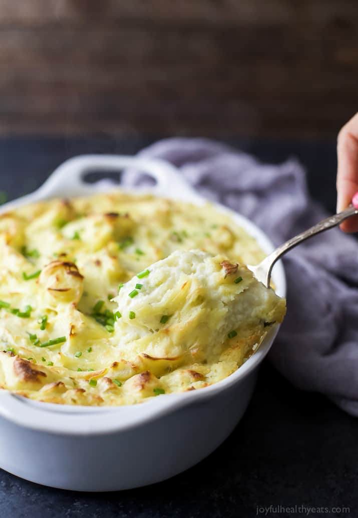 Sour Cream & Chive Mashed Potatoes - creamy, thick and filled with garlic and chive flavor! The perfect mashed potatoes for this holiday season - they are a staple at our house! #ad #UndeniablyDairy @DairyGood