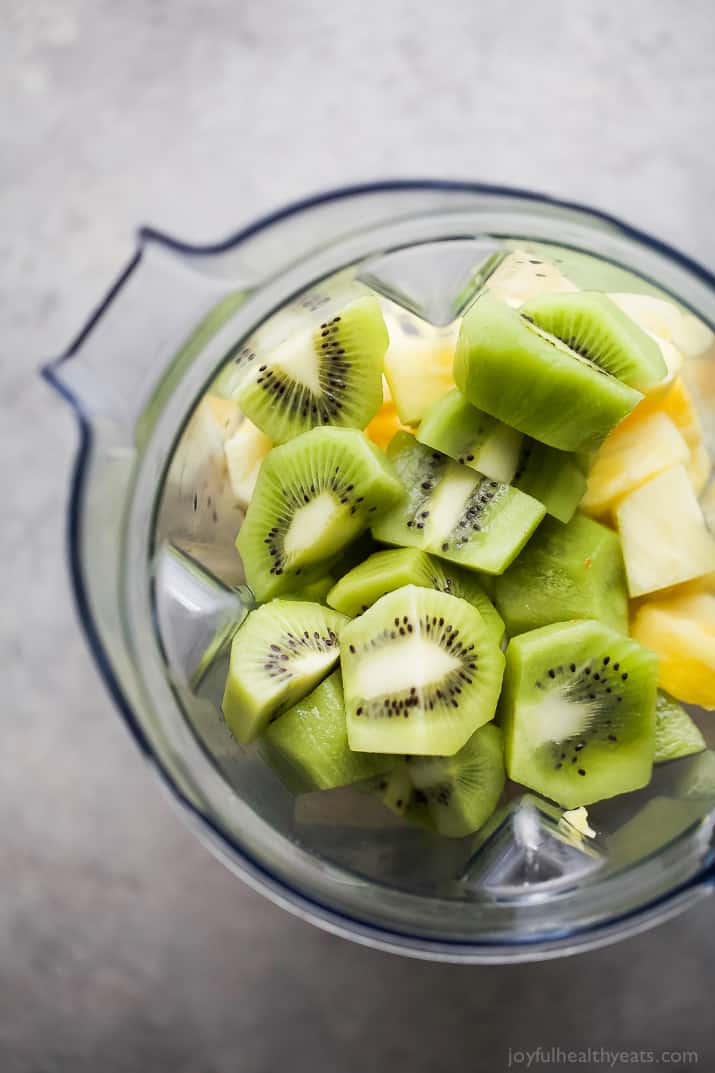 Refreshing Kiwi Pineapple Agua Fresca made with only 3 ingredients and refined sugar free. This Agua Fresca is the perfect drink for those warmer summer months!