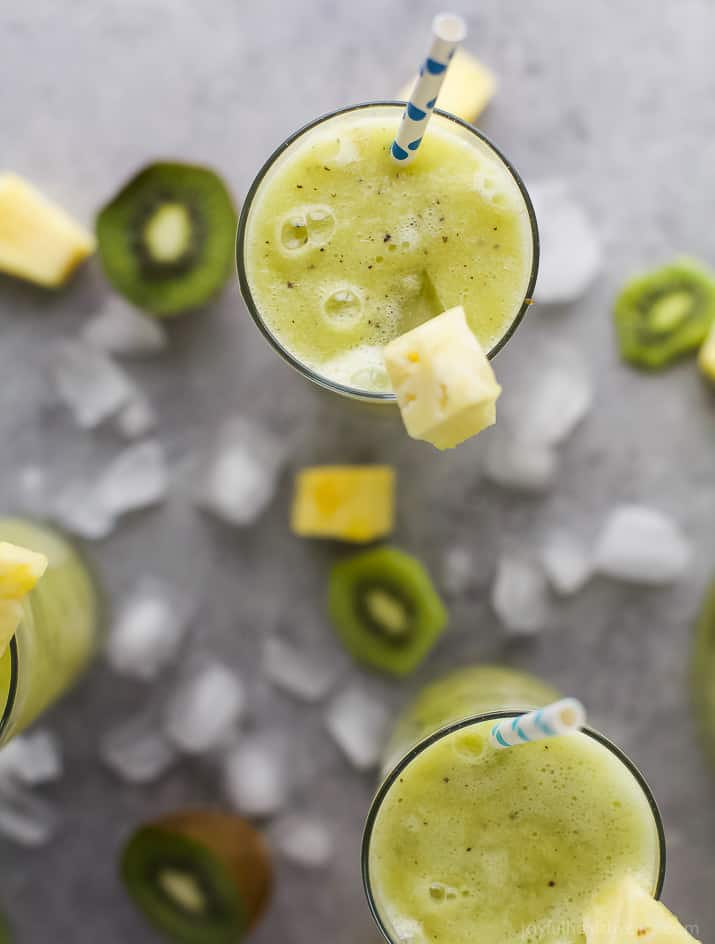 Refreshing Kiwi Pineapple Agua Fresca made with only 3 ingredients and refined sugar free. This Agua Fresca is the perfect drink for those warmer summer months!