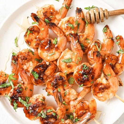 Landscape photo of honey garlic shrimp.