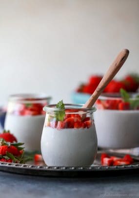 Creamy Paleo Vanilla Bean Panna Cotta sweetened with honey. A quick and easy dessert recipe that takes minutes to make! It's the perfect light sweet treat for the summer!