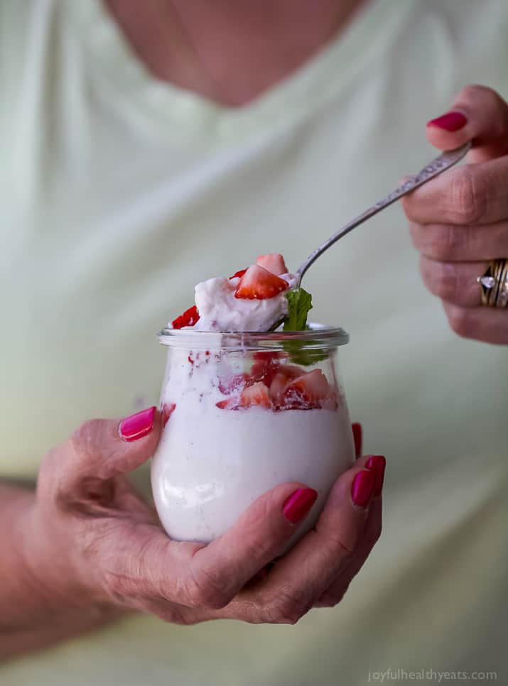 Creamy Paleo Vanilla Bean Panna Cotta sweetened with honey. A quick and easy dessert recipe that takes minutes to make! It's the perfect light sweet treat for the summer!