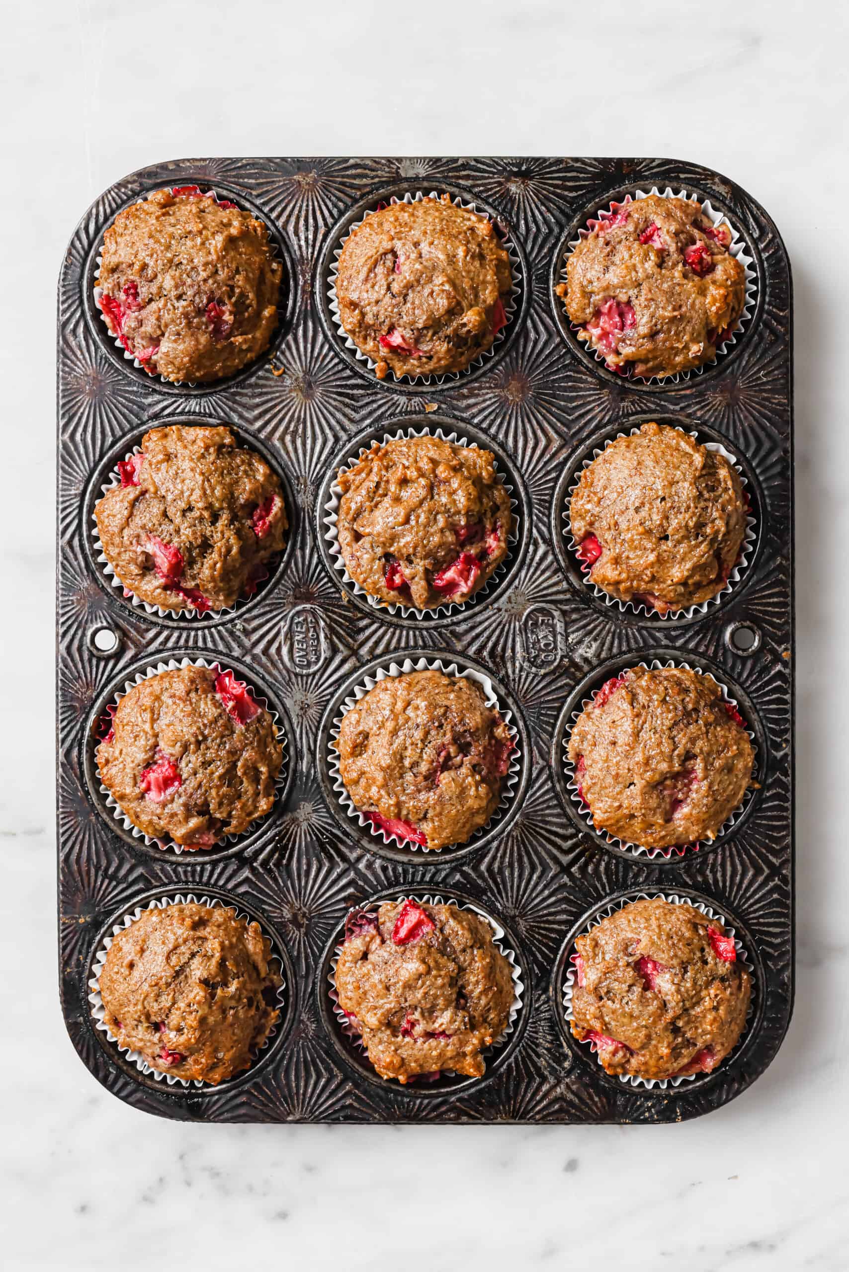 Baked muffins in the tray.