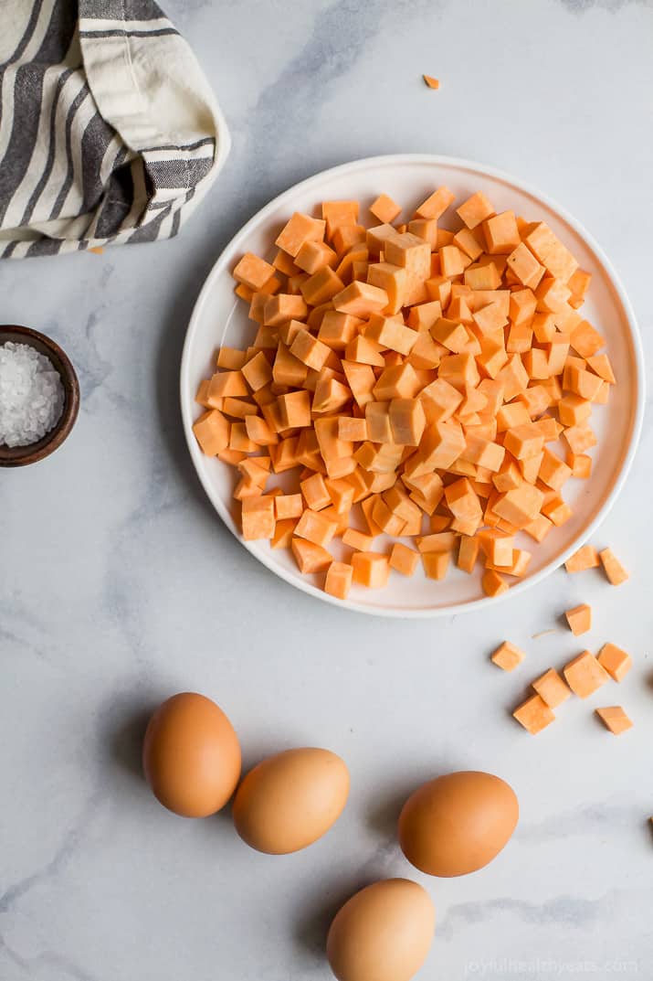 30 Minute Paleo Sweet Potato Hash & Eggs with bacon and avocado. A quick easy breakfast hash that's under 350 calories and so delicious you'll want to devour it!