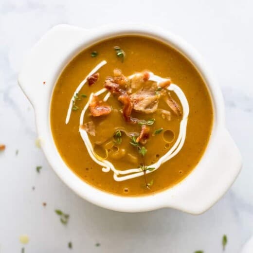 Paleo Instant Pot Autumn Squash Soup, filled with butternut squash, acorn squash, tummy warming spices and topped with bacon. An easy creamy squash soup that's guaranteed to be the star of the fall! #glutenfree