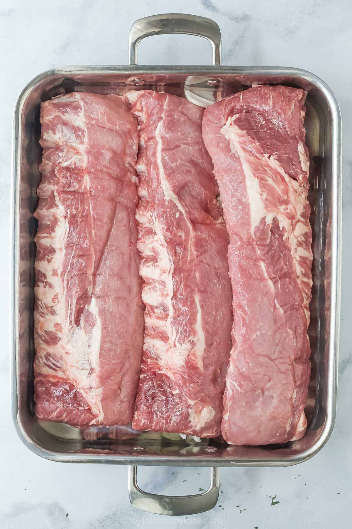This fall-of-the-bone baby back rib recipe will be a favorite of July 4, with garlic-synamon spice rubs and BBQs Glass. Ribs on the back of the baby, the main ingredient.