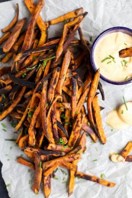 chipotle sweet potato fries with a honey sriracha aioli sauce